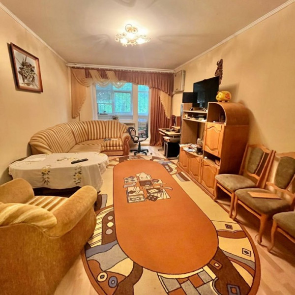 Продам 4-кк с АВТОНОМНЫМ ОТОПЛЕНИЕМ на кв. Мирный 2 этаж 9 этажного дома