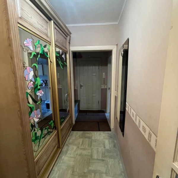 Фото Продам 4-кк с АВТОНОМНЫМ ОТОПЛЕНИЕМ на кв. Мирный 2 этаж 9 этажного дома