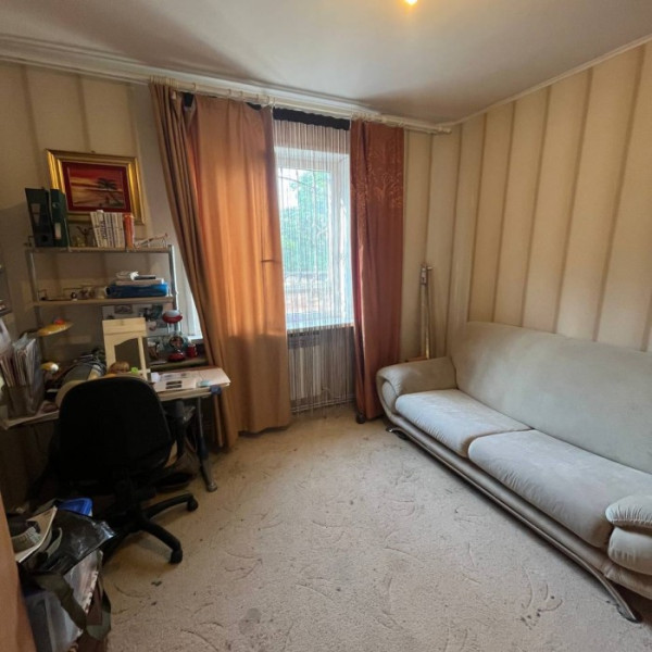 Фото Продам 4-кк с АВТОНОМНЫМ ОТОПЛЕНИЕМ на кв. Мирный 2 этаж 9 этажного дома