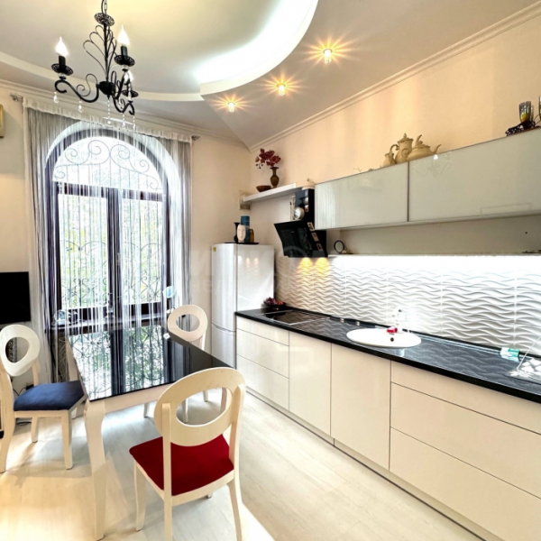 Фото Продам 2х комнатную квартиру в центре