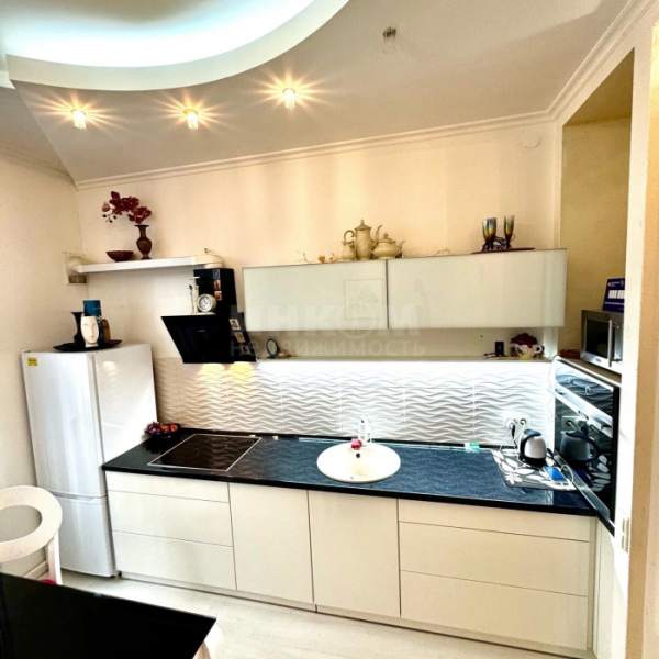 Фото Продам 2х комнатную квартиру в центре