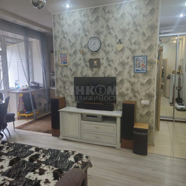 Продам 2к Красная Площадь 2 Сталинка