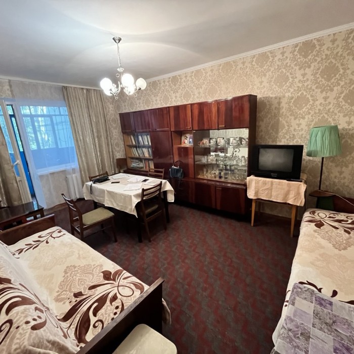 Фото Продам просторную 1- к. квартиру, г. Луганск, кв. Героев Сталинграда (р- н Шашлык Хаус)