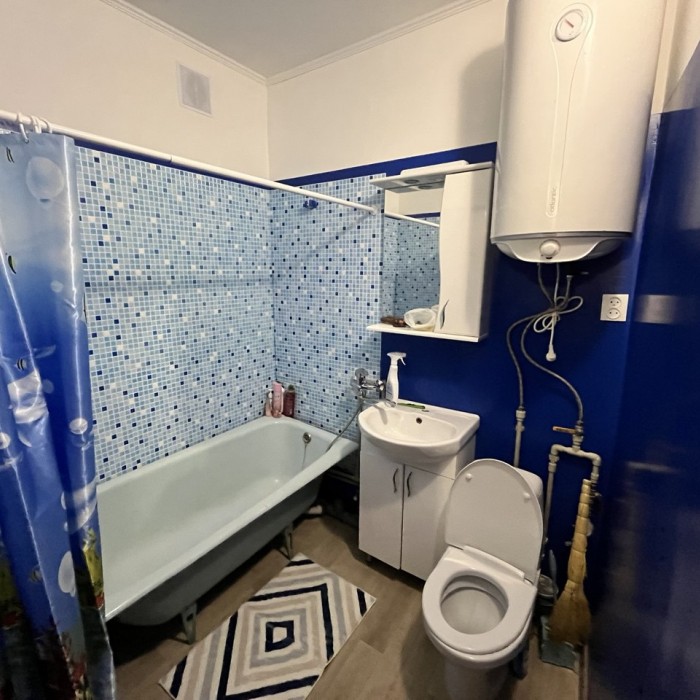 Фото Продам просторную 1- к. квартиру, г. Луганск, кв. Героев Сталинграда (р- н Шашлык Хаус)