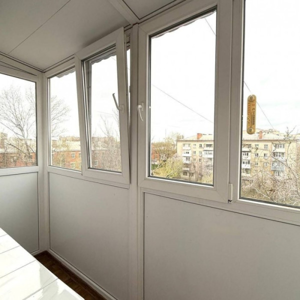 Фото Продам 2-х комн квартиру с АО в городе Луганск городок Пархоменко