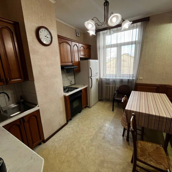 Фото Продам 3- к квартиру, в самом центре Луганска пл. Героев ВОВ (в доме ПСБ банк).