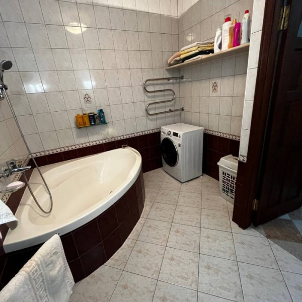 Фото Продам 3- к квартиру, в самом центре Луганска пл. Героев ВОВ (в доме ПСБ банк).