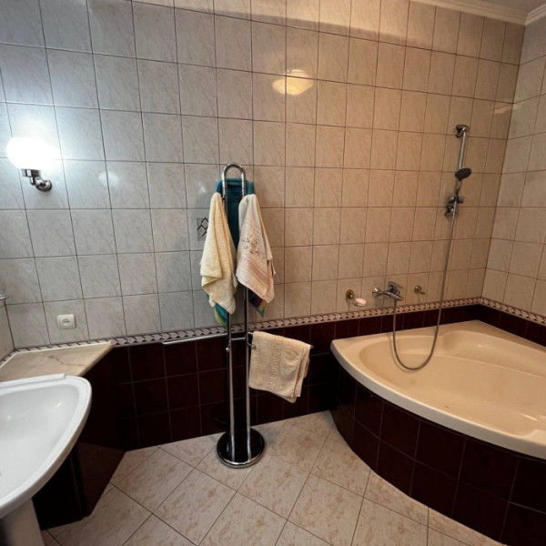 Фото Продам 3- к квартиру, в самом центре Луганска пл. Героев ВОВ (в доме ПСБ банк).