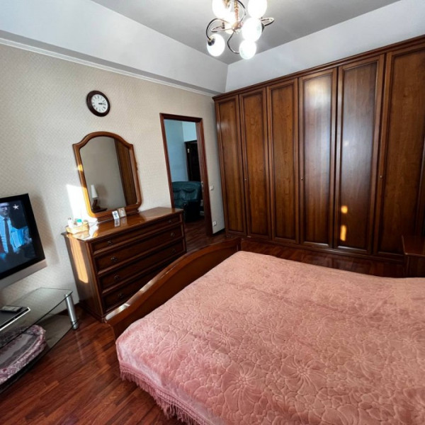 Фото Продам 3- к квартиру, в самом центре Луганска пл. Героев ВОВ (в доме ПСБ банк).