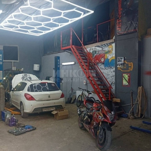 Фото Продам СТО, автомастерскую в г Луганск кв Мирный