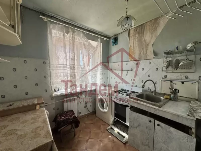 4 комнатная квартира 62,8м2  5/5эт кв. Комарова  Жовтневый район - Объект №553