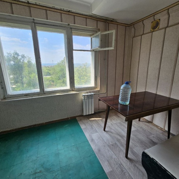 Продам 2-х комнатную квартиру ул. Крапивницкого