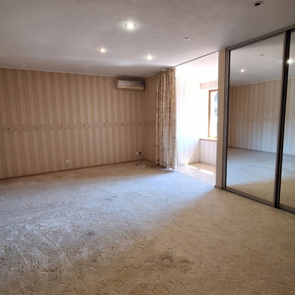 Фото Продам 2-х этажный дом в Центре г Луганск, ул. Оборонная