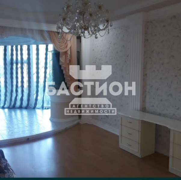 Фото 4-х комнатная квартира, 1-й микрорайон, 1, ID:2183941