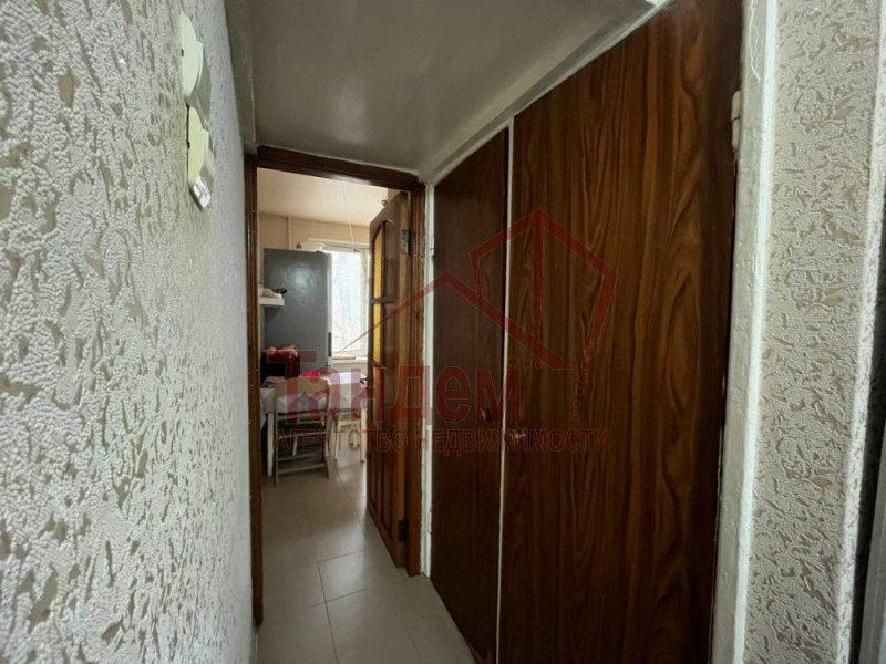 Фото 2 комнатная, 43. 6м², 3/5эт. , кв. Комарова (район к/т Мир), Жовтневый р-н - Объект №98
