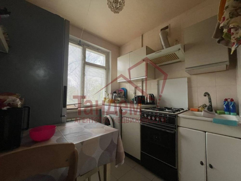 Фото 2 комнатная, 43. 6м², 3/5эт. , кв. Комарова (район к/т Мир), Жовтневый р-н - Объект №98