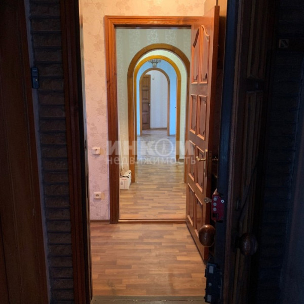 Фото Продам 6-ти комн. 121.30м2 1-й Микрорайон Центр Города