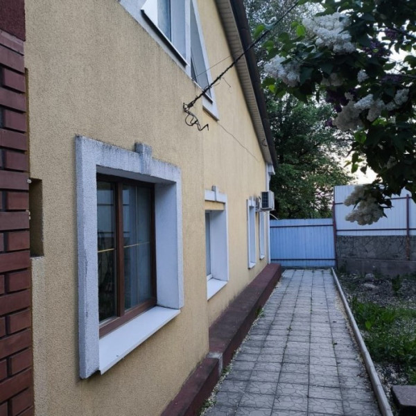 Продам большой дом в центре Луганска (район Центрального рынка)