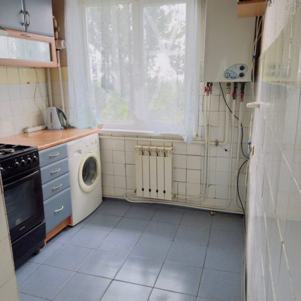 Продам 3к кв. Комарова 34 с А.О.