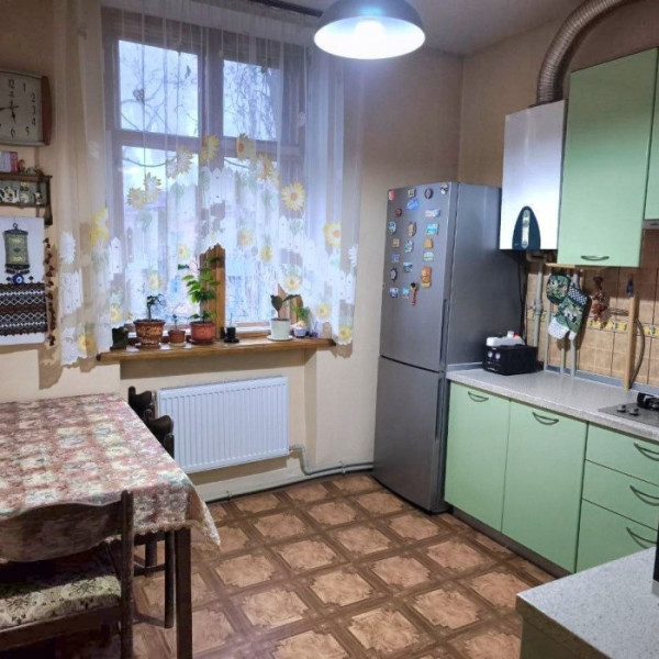 Фото Продаётся двухкомнатная СТАЛИНКА в историческом центре г Луганска по ул. Карла Либкнехта с АВТОНОМНЫМ ОТОПЛЕНИЕМ.