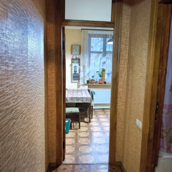 Фото Продаётся двухкомнатная СТАЛИНКА в историческом центре г Луганска по ул. Карла Либкнехта с АВТОНОМНЫМ ОТОПЛЕНИЕМ.