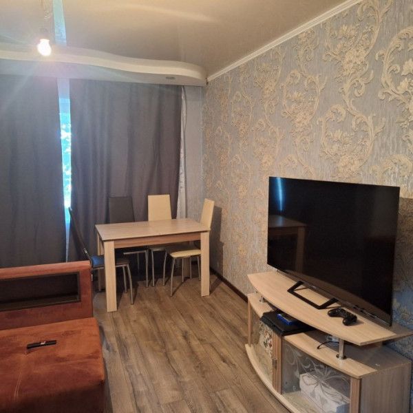 Фото Продам 3-х комнатную квартиру на кв. Дзержинского 1/9 эт