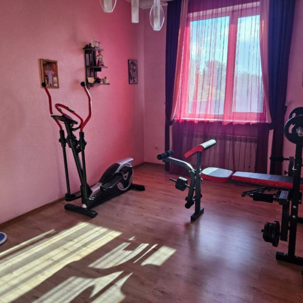 Фото Продам 2-х этажный коттедж ул. Марленовская (р-н Стройцентра, ЛНАУ Сельхоз.институт)