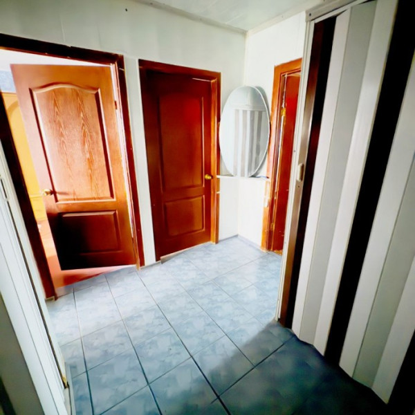 Продам 3- х комнатную квартиру на кв. Комарова