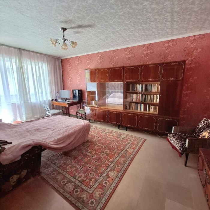 Продам 2-комн. квартиру на кв. Норинского, г. Луганск.