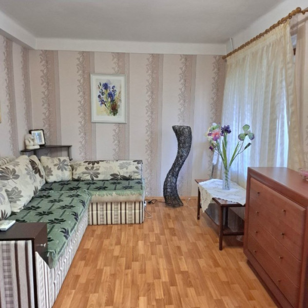 Продам 2-ком квартиру в Луганске, Жовтневый р-н. Улица Брестская, 3 ( рядом школа 50 )