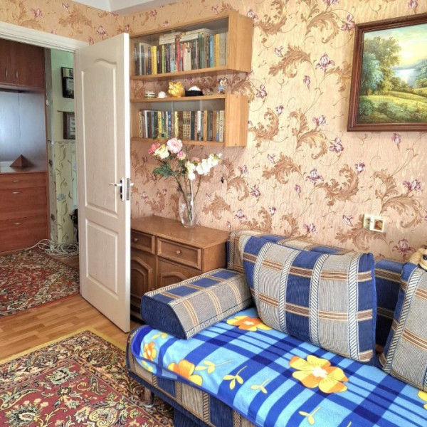 Фото Продам 2-ком квартиру в Луганске, Жовтневый р-н. Улица Брестская, 3 ( рядом школа 50 )