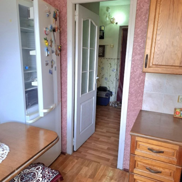 Фото Продам 2-ком квартиру в Луганске, Жовтневый р-н. Улица Брестская, 3 ( рядом школа 50 )