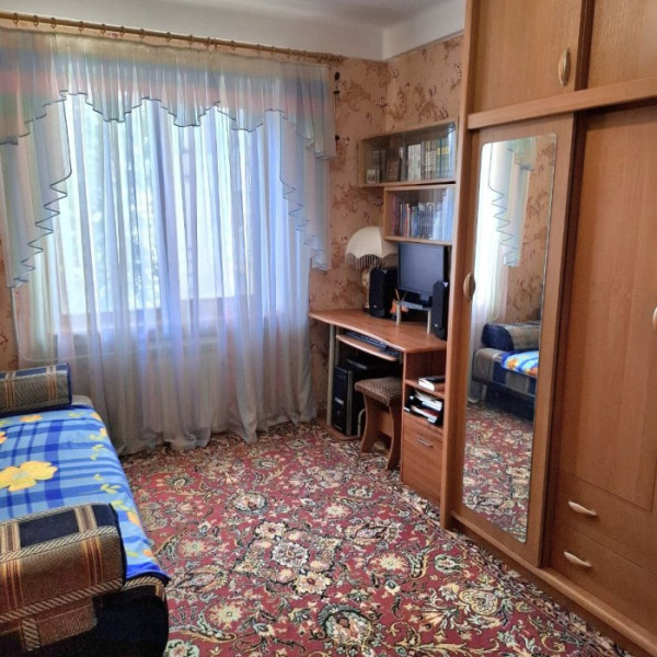 Фото Продам 2-ком квартиру в Луганске, Жовтневый р-н. Улица Брестская, 3 ( рядом школа 50 )