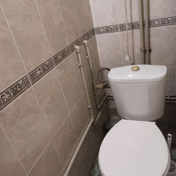 Фото Продам 2-ком квартиру в Луганске, Жовтневый р-н. Улица Брестская, 3 ( рядом школа 50 )