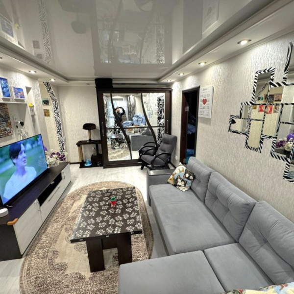 Продам 2-ком квартиру в самом центре города Луганска, Улица Демехина (окна выходят на обл.администрацию)