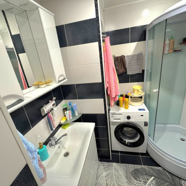 Фото Продам 2-ком квартиру в самом центре города Луганска, Улица Демехина (окна выходят на обл.администрацию)