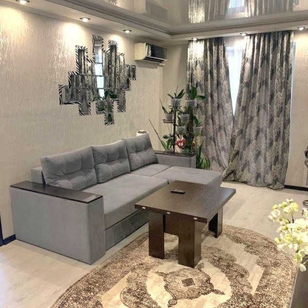 Фото Продам 2-ком квартиру в самом центре города Луганска, Улица Демехина (окна выходят на обл.администрацию)