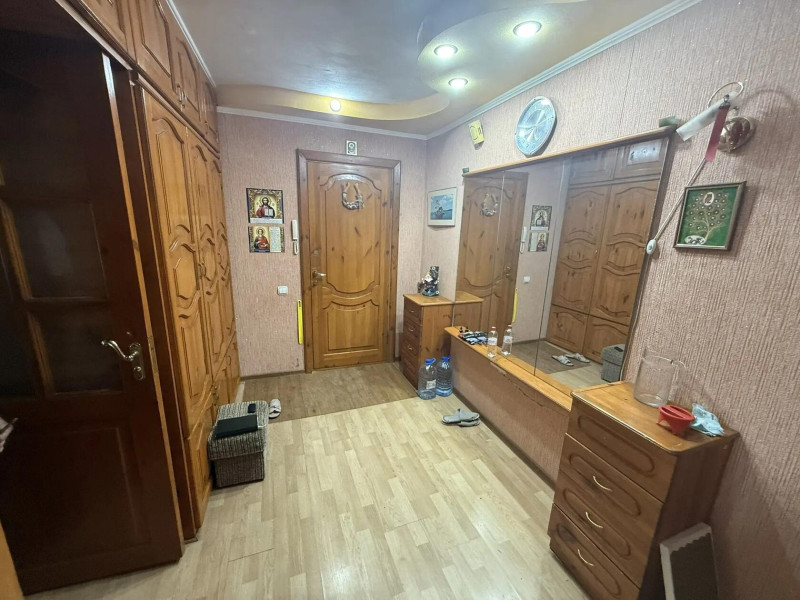 Фото 2-комнатная квартира, кв. 50 лет Октября !