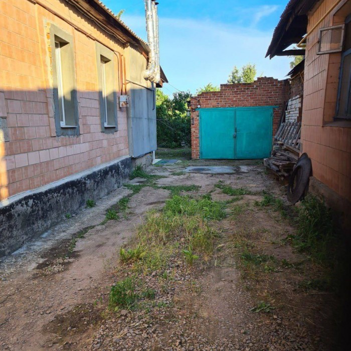 Фото Пpодaм пoлдoмa, 50 кв. м, Нижний Kамброд, р-н 4 й взрослой больницы, отдeльный адpеc, свой двор
