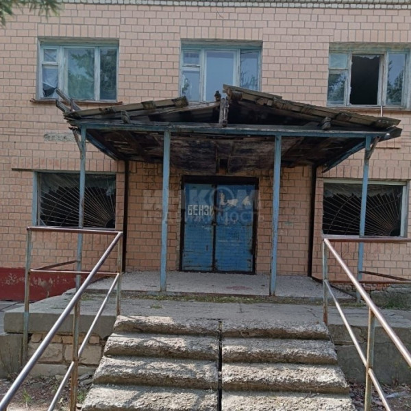 Фото Продам 2-х этажное помещение в Станице-Луганской пос. Николаевка