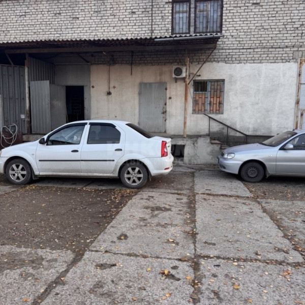 Продам базу 425 м2 в городе Луганск, Александровск