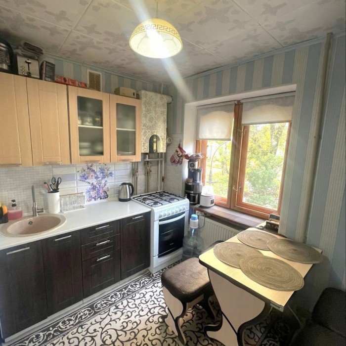 Фото Продам 3-к квартиру на кв. 50 лет Обороны Луганска (мед. городок), г. Луганск.