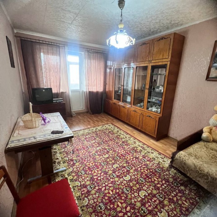 Фото Сдам 4-х комнатную квартиру на кв. 50 лет Октября(рядом магазин Час Пик)