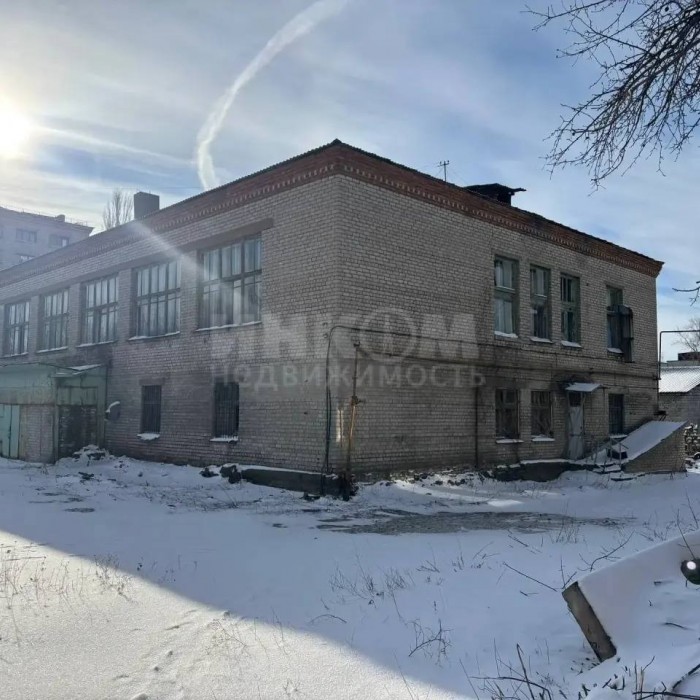 Здание 1500м2 ул. Звейнека Центр Города