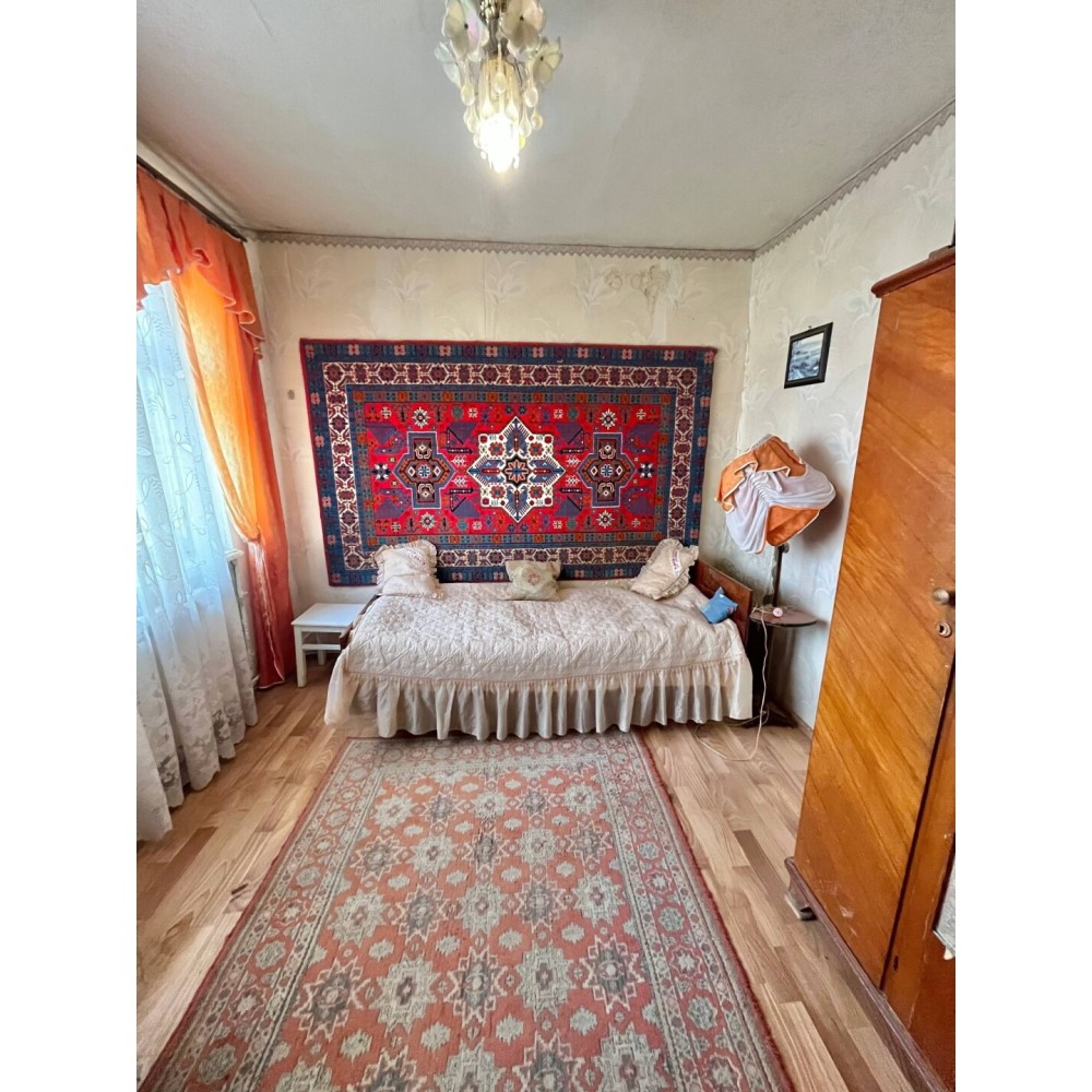 4-комн. квартира, кв-л 50 лет Октября 38