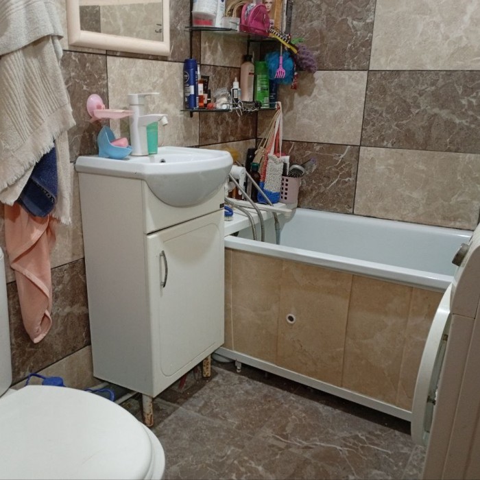 Фото Продам 2х комнатную квартиру на кв. Комарова (рядом с кинотеатром Мир)