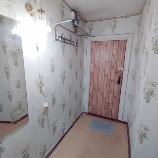 Продам 1- ю квартиру на 50 лет Октября 4/5 эт.