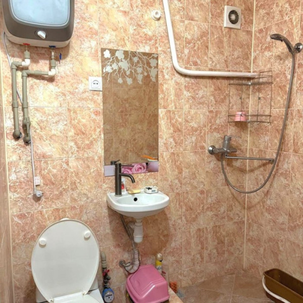 Фото Продам 1-к квартиру на кв. Шевченко, г. Луганск. Рядом ТЦ Аврора, рынок, магазин Поляна.