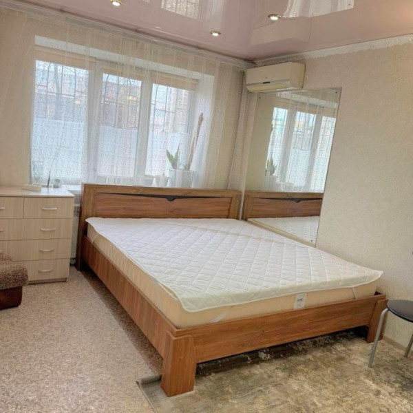 Фото Продам 1-к квартиру на кв. Шевченко, г. Луганск. Рядом ТЦ Аврора, рынок, магазин Поляна.