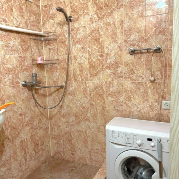 Фото Продам 1-к квартиру на кв. Шевченко, г. Луганск. Рядом ТЦ Аврора, рынок, магазин Поляна.